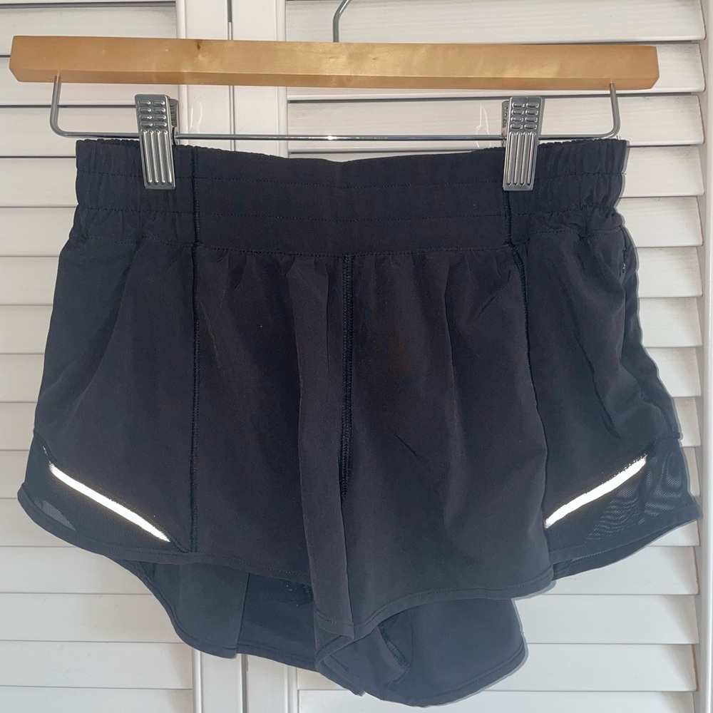 Lululemon Hotty Hot Short 2.5” Size 6